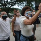 Hecho. Familiares de Roberto Malta estaban a la expectativa del término de la audiencia. Piden que Kenny Andradre comparezca ante la justicia.