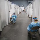 Las dosis de vacuna no han alcanzado para la vacunación en primera fase en Estados Unidos.