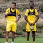 Leonel Quiñónez (d), refuerzo de Barcelona, junto a Sergio López, otra de las contrataciones foráneas del Ídolo.