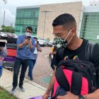 Fernando León, nuevo zaguero central de Barcelona, durante su llegada a Guayaquil.