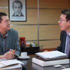 Diego Andrade (izquierda) renunció a la dirección del INEC el pasado 24 de enero de 2021.