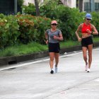 Guayaquil. Morejón y Erica Rocha de Sena marchan en el parque Samanes.