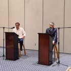 El exalcalde de Guayaquil, Jaime Nebot; y el candidato presidencial, Guillermo Lasso, durante una rueda de prensa.