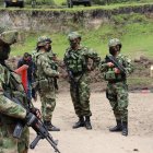 Soldados de Ecuador y Colombia realizan hoy una operación conjunta para evitar el tránsito migratorio por pasos ilegales.