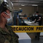 Integrantes de las Fuerzas Armadas custodian los diferentes procesos de impresión, traslado y elaboración de los paquetes electorales.