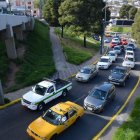 Los autos de la capital deberán pasar por la revisión técnica presencial.