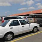 Decenas de carros acudieron hoy al lugar para hacer la revisión.