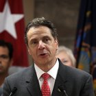 En la imagen un registro del gobernador del estado de Nueva York, Andrew Cuomo, quien indicó que "así no es como la policía debería tratar a nadie, mucho menos a una niña de 9 años".