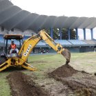 Los operarios de la maquinaria pesada empezaron este martes 2 de febrero las labores de remoción de tierra para mejorar el drenaje del Yeyo.