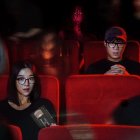 Color bien aprovechado, muchos simbolismos e interesantes efectos de sonido marcan esta película que vale la pena ver.