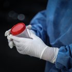 Colaborar en la lucha para frenar la pandemia de covid-19 es cada vez más accesible, y ahora puede hacerse donando la tos.