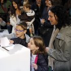 Referencia: Los ecuatorianos en el extranjero se alistan para votar por el nuevo presidente de Ecuador.