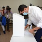 Xavier Hervas, candidato por el partido Izquierda Democrática, ya ejerció su derecho al voto.