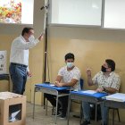 Mediante un video se observa al exalcalde de Guayaquil depositando las papeletas en la junta 233 de la circunscripción 1.