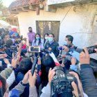 El candidato sufragó pasadas las 10:00 de la mañana.