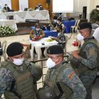 Festejos y resguardo policial en la afueras CNE Guayaquil.
