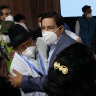 El candidato celebra con sus simpatizantes en Quito.