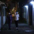 En la ciudadela Alborada IV hay callejones con poca iluminación, lo que es aprovechado por los delincuentes para esconderse y atacar a los peatones.