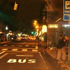 Durante horas se quedaron esperando los usuarios de los buses la noche del lunes pasado.