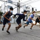 Peligro. Las calles de la Kennedy son la pista atlética.