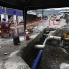 Arreglos de tubería en la avenida Guayacanes, en la ciudadela Urdesa.