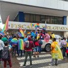 Simpatizantes de Pachakutik en los exteriores de la Fiscalía.