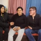 Andrea, María José y Emilio, en una relación poliamorosa. Viven en Quito.