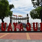 Rotonda. Las letras gigantes están en Malecón y 9 de Octubre.