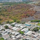 Hay urbanizaciones y entidades educativas alrededor del sitio elegido para la estación de desechos.