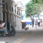 Paseo. En la medida de que han llegado más negocios a la calle Panamá, la zona que permanecía muerta comercialmente empieza a tener vida.