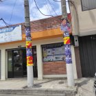 A pesar de las restricciones establecidas en ordenanzas, la publicidad electoral cubrió postes de alumbrado y espacios públicos del cantón Rumiñahui, Pichincha.