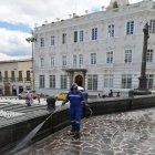 En Quito se deben realizar hidrolavados en las calles.