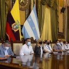 La alcaldesa Viteri junto a dirigentes de gremios productivos y de la salud de Guayaquil.