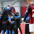 Los jugadores del Inter celebran el segundo tanto de Lautaro Martínez ante el AC Milan