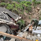 Una imagen del daño que produjo el deslizamiento de tierra en Chunchi.