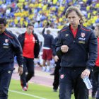 La selección peruana, comandada por Ricardo Gareca (d), ha perdido 3 de los 4 partidos disputados hasta ahora en las Eliminatorias 2020.
