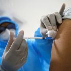 Brasil identifica 204 casos con variantes brasileña y británica de la covid.