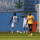 Darío Aimar (d) sufrió la lesión en el partido ante Manta.