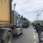 Pese a que los cierres en la vía no duran más de dos horas, dice el coronel, el tráfico en los últimos días en esta vía se ha tornado intenso.