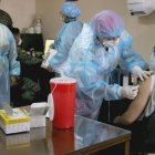 Acción. Abogados buscan conocer a quién se vacunó.