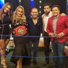 Alejandra Jaramillo, Kathy Elisa, Adolfo Olivares, Efraín Ruales (+) y Henry Bustamante en el set de En contacto.