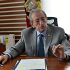 Reparos. El ministro de Defensa Oswaldo Jarrín no está de acuerdo con la propuesta de los bonos azules.