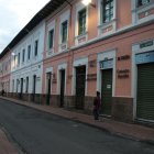 Las calles, cuando cae la tarde, se van quedando sin gente. Antes no ocurría esto.