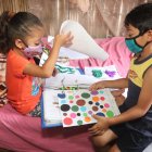 Desde la pandemia, los niño estudian desde casa. Muchos no cuentan con las herramientas necesarias para el proceso de enseñanza y aprendizaje.