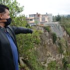 Vecinos indican que un centenar de viviendas, la mayoría casas renteras donde habitan varias familias, se encuentran en riesgo de caer.