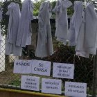 Con mandiles colgados se protesta en algunas zonas del país.