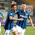 Alexis Sanchez (izquierda ) celebra con Ivan Perisic después de abrir el marcador ante el Parma