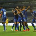 El Bombillo festejó el gol de Barceló que le dio el triunfo contra Delfín.