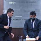 El general Edmundo Moncayo (i) está al frente del SNAI desde el 3 de junio de 2019, tras la renuncia de Ernesto Pazmiño.