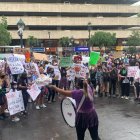 Plantón en la Plaza San Francisco de Guayaquil previo a la marcha de este 8 de marzo.